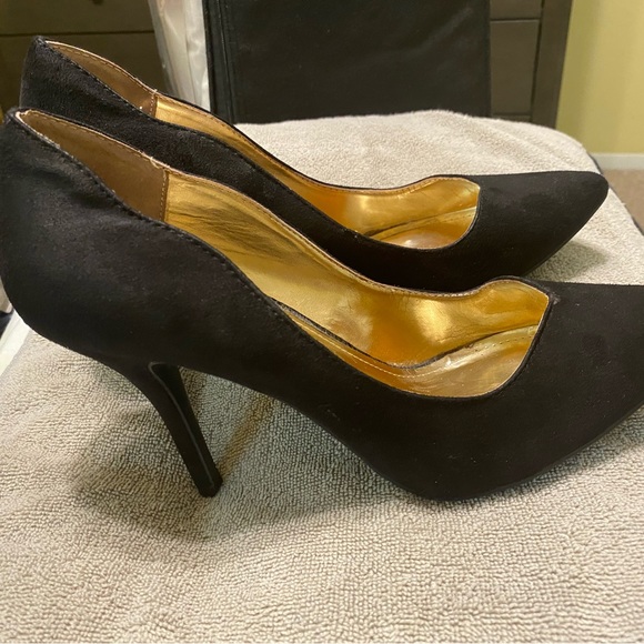 Black pumps - Picture 2 of 5